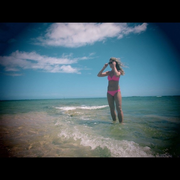 Victoria’s Secret angel convertible/Maui pink lotus multi way bikini top 34c - Picture 9 of 16